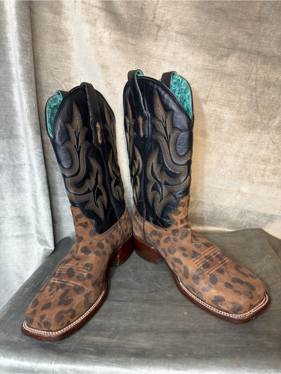 Corral Shoes - Corral Women's Leopard Print Black/Camel Square Toe Western Boots. Size 9